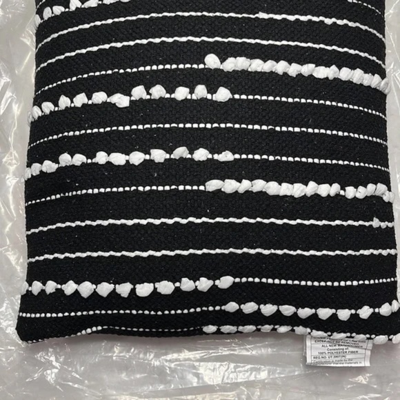 5th & Noble 2pc decorative toss pillow set (black/white) - NWT! - Picture 7 of 14